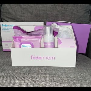 Frida Mom Postpartum Recovery Essentials Kit & Peri Bottle